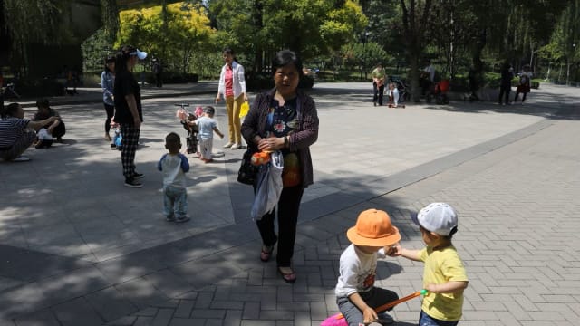 中国去年全国人口为14亿1175万人 比前年减少85万人