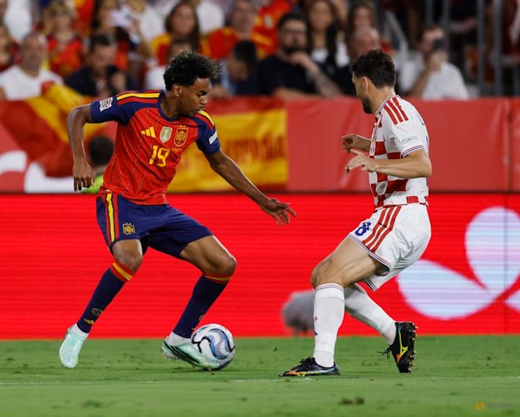 Lamine nets double as Spain win again and England beat 10-man Czechs