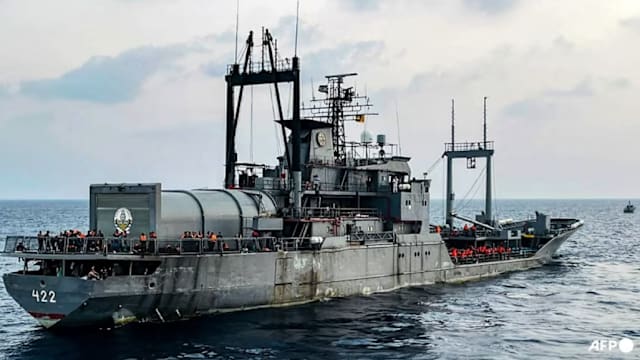 伊朗军舰遭美潜艇击沉 238名获救水手遣返回国