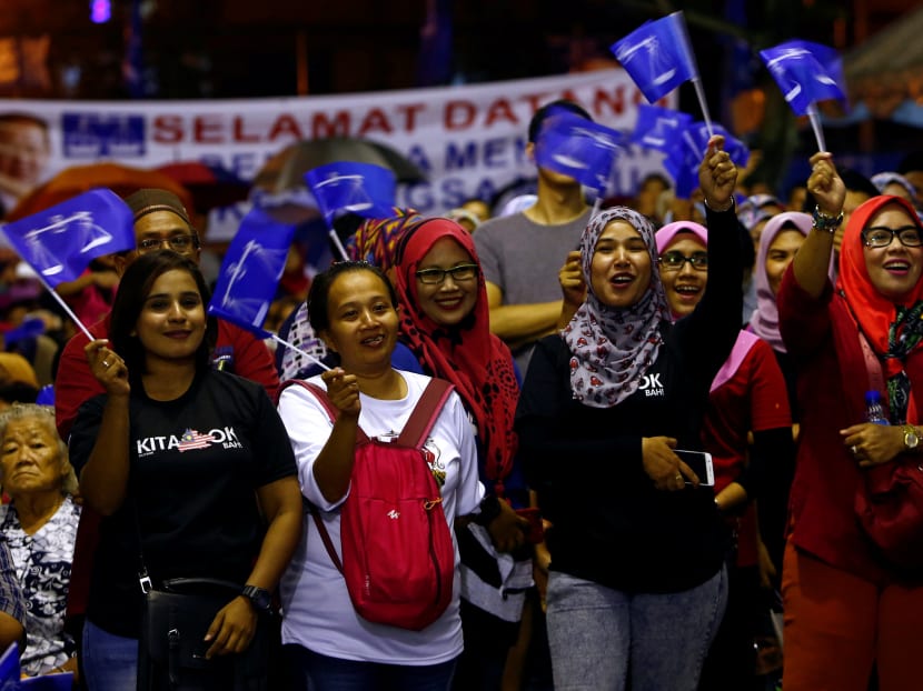 BN supporters at a rally speech by Prime Minister Najib Razak on May 1. The author says that the very act of reducing a range of people and their personalities into a singular category defined by nothing but age misrepresents the complexities of “youth” politics. BN supporters at a rally speech by Prime Minister Najib Razak on May 1. The author says that the very act of reducing a range of people and their personalities into a singular category defined by nothing but age misrepresents the complexities of “youth” politics.