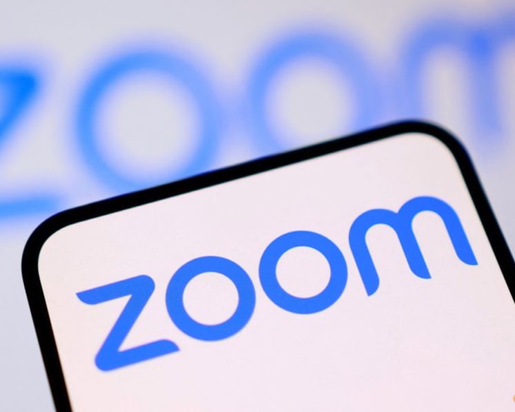 Zoom raises annual forecasts, banks on AI features to drive demand