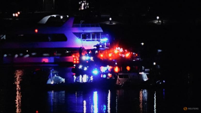 Air traffic controller audio captures moments before and after Washington plane crash Air traffic controller audio captures moments before and after Washington plane crash