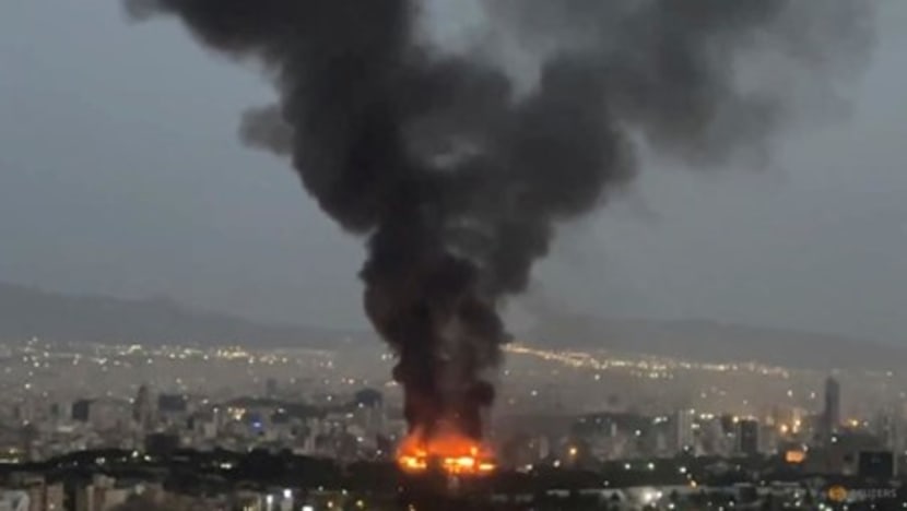 Ribuan warga mengungsi dari Teheran, khawatir AS bergabung dengan Israel untuk serang Iran