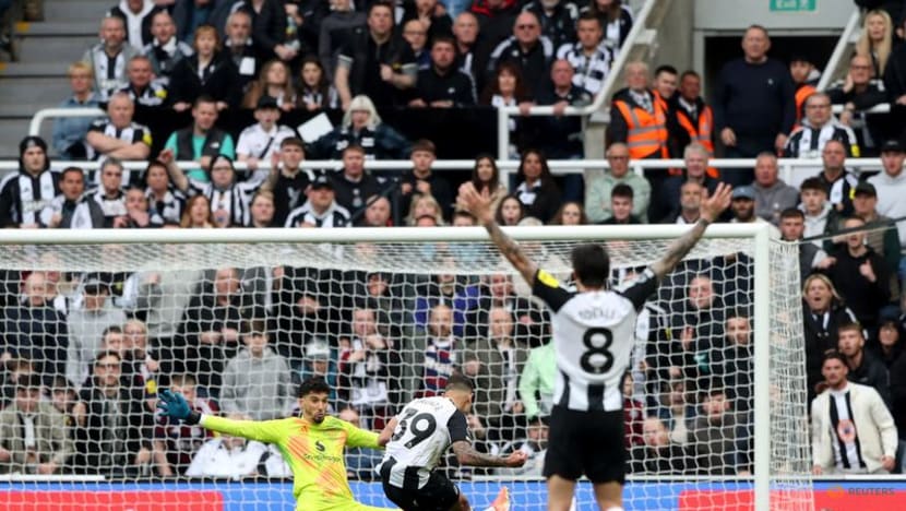 Newcastle dedicate win over Man United to ailing Howe