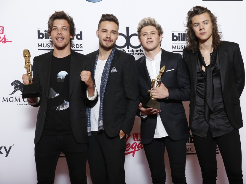 Taylor Swift wins 8 at Billboard Awards; Kanye gets booed