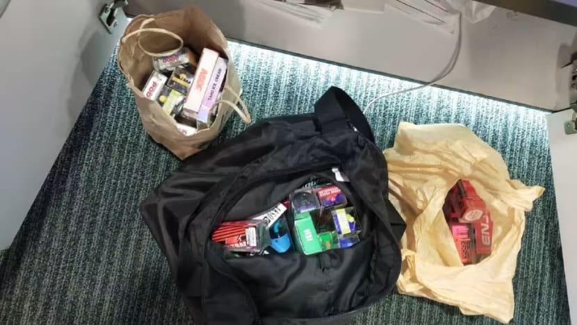 Lelaki 36 tahun diberkas; jual 'vape' kepada pelajar di West Mall