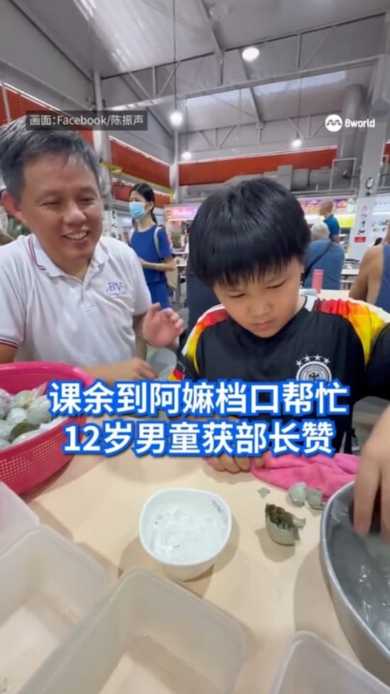 20250525 12 years old boy help grandma stall