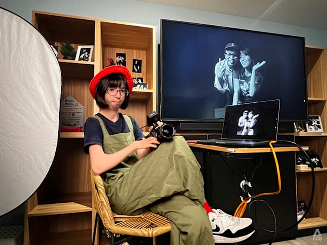 What’s it like getting your portrait taken by a Deaf photographer in a silent studio session?