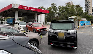 Ramai-ramai warga Hong Kong ke China daratan demi beli BBM murah