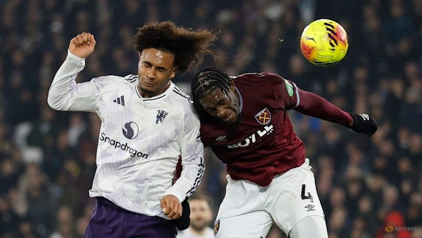 Tottenham gloom deepens, Man Utd salvage point at West Ham