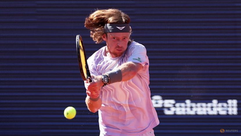 Fils powers past Rublev to win Barcelona Open