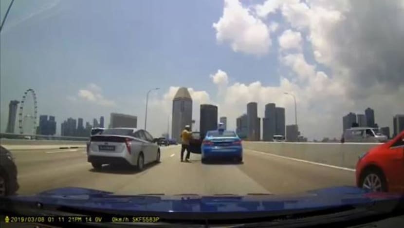 ComfortDelGro mohon maaf pemandunya pengsan semasa pandu di ECP