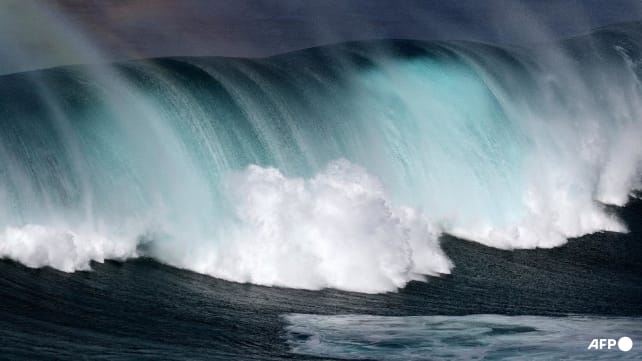 Six drowning deaths as huge waves hit Australian coast