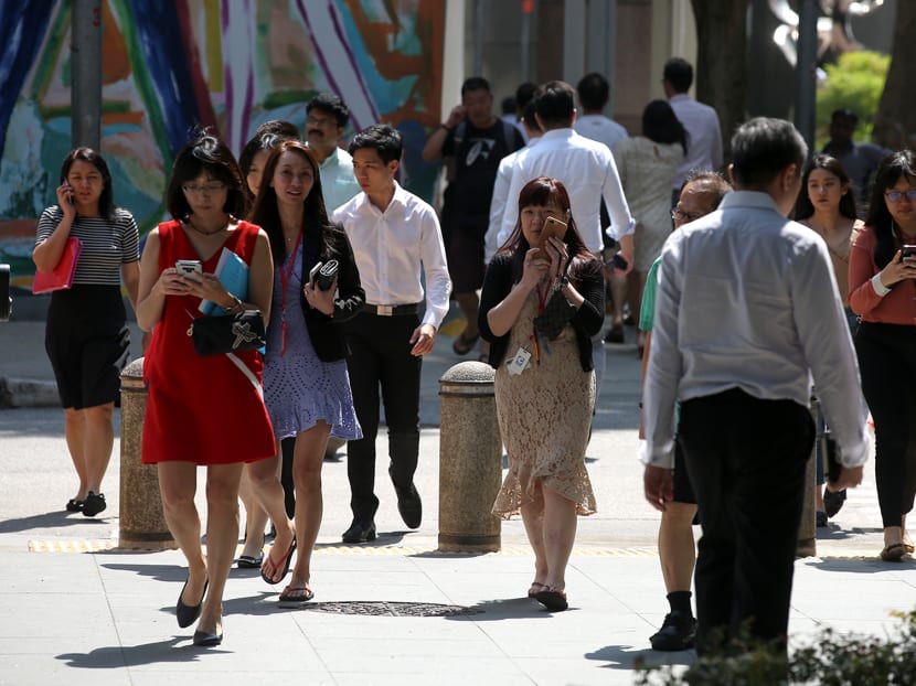 Singaporeans may have to carry multiple phones overseas if the US and China decide to use different telecommunications systems. Singaporeans may have to carry multiple phones overseas if the US and China decide to use different telecommunications systems.