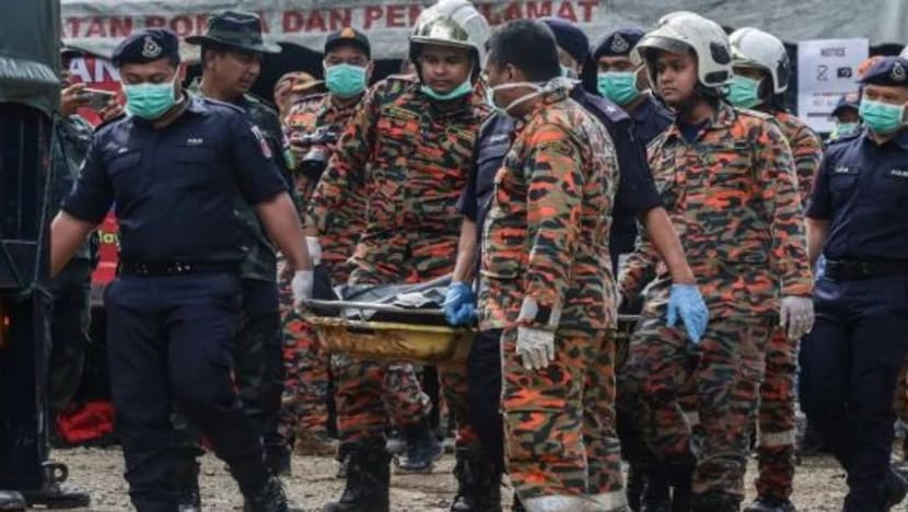 Tanah runtuh Genting Highlands: Empat lagi mayat ditemui, angka korban kini 30 Tanah runtuh Genting Highlands: Empat lagi mayat ditemui, angka korban kini 30