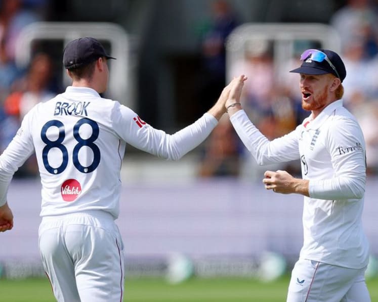 England reduce Pakistan to 53-3 to close in on victory