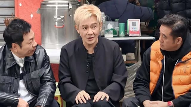 “西游”3兄弟聚首，56岁的陈浩民疑似停止医美，比61岁的黎耀祥更显老！