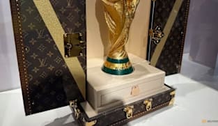 PIALA DUNIA FIFA 2026: Trofi Piala Dunia FIFA 2026 tiba penuh gaya dalam peti mewah khas Louis Vuitton 