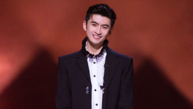 粉丝与机场保安发生推挤冲突　《披荆斩棘》张云龙秒冲上前护身