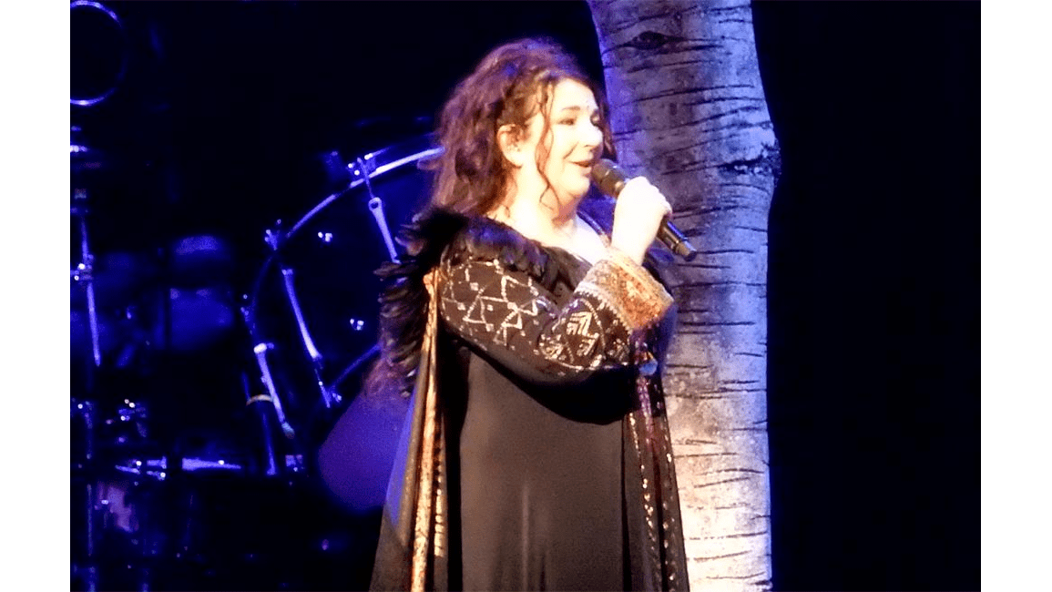 kate bush purple dress Kate Bush : reine de l'Art-pop