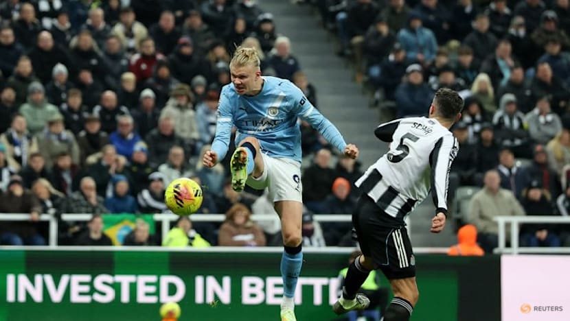 Barnes strikes twice as Newcastle edge Man City 2-1