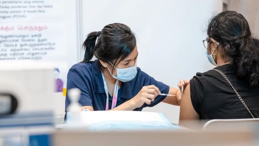 Individu positif COVID-19 menerusi ujian kendiri ART harus dapatkan dos penggalak: MOH