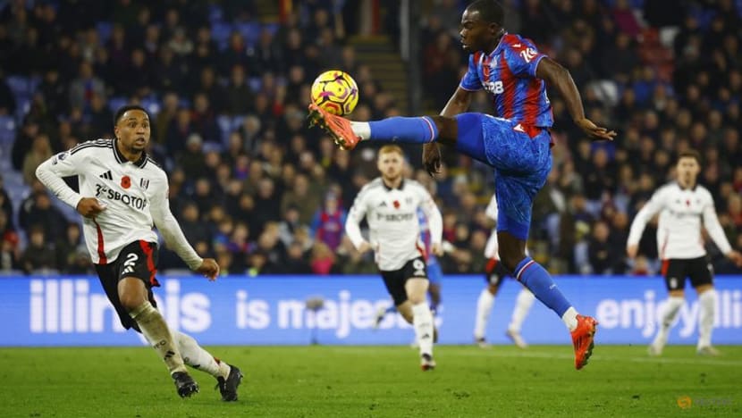 Smith Rowe shines as Fulham outclass 10-man Palace