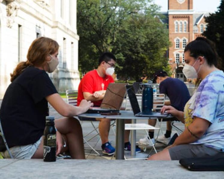 COVID-19 pandemic pushes steep drop in foreign college students in US