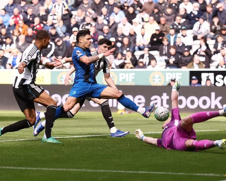 Spurs stuck in drop zone, Wolves on brink of relegation, Man United beat Chelsea