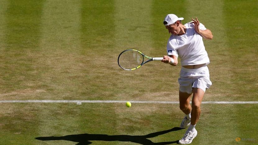 Zverev stands tall to see off Royer and reach Wimbledon third round