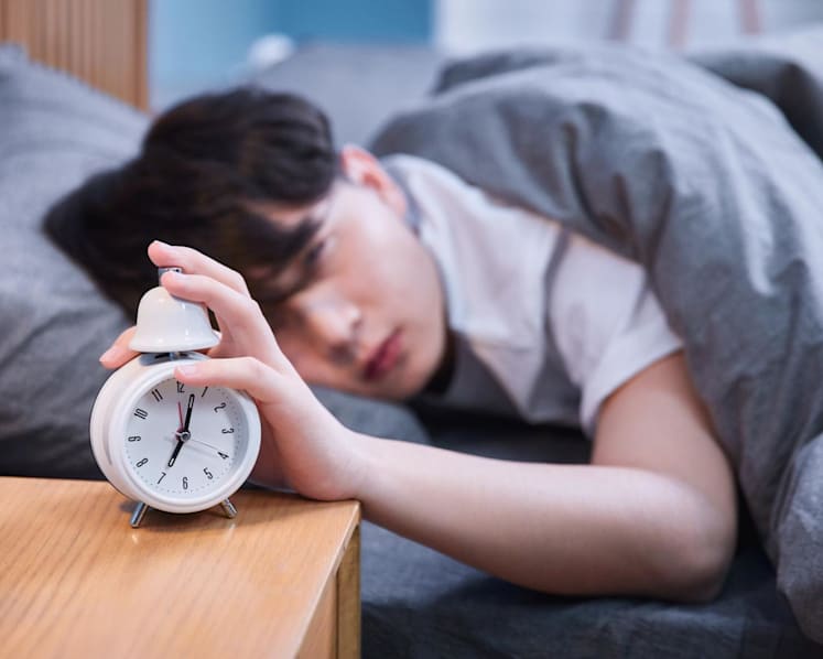 Is it bad to snooze your alarm? Science explains when it helps or harms