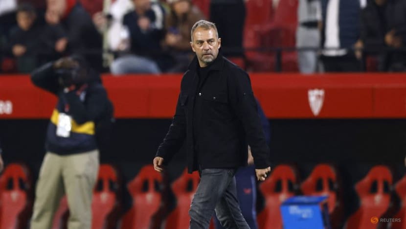 Players and coaches must protect Spanish referees, says Barca's Flick
