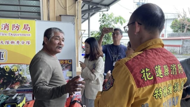 转头就不见人影 花莲农民确定狮城夫妻就困在这里