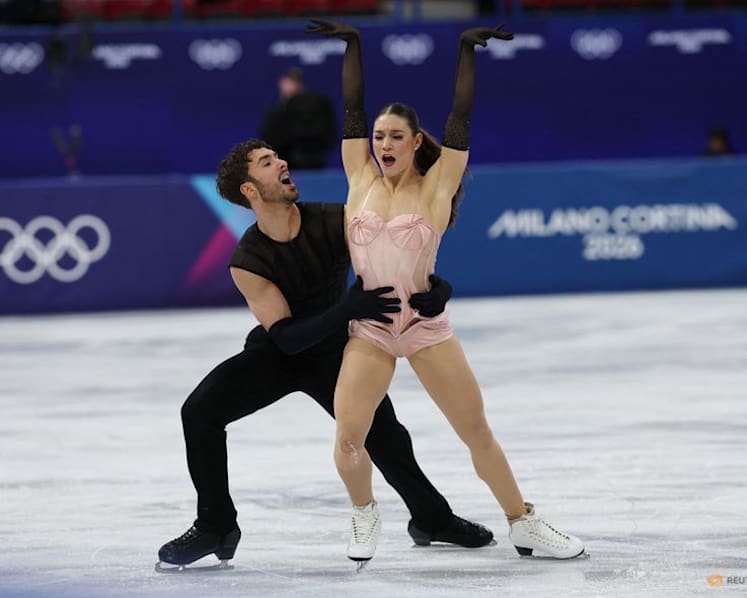 Figure skating-US lead team event after strong skates by Chock & Bates and Liu