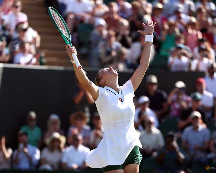 Anisimova sees off Kenin in all-American scrap to reach Wimbledon third round