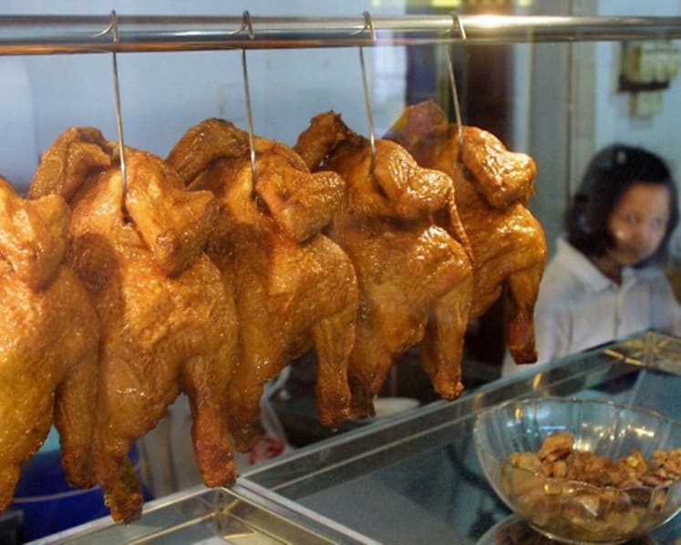 How can chicken rice be cooked in a way that avoids E. coli growth? Hawkers explain