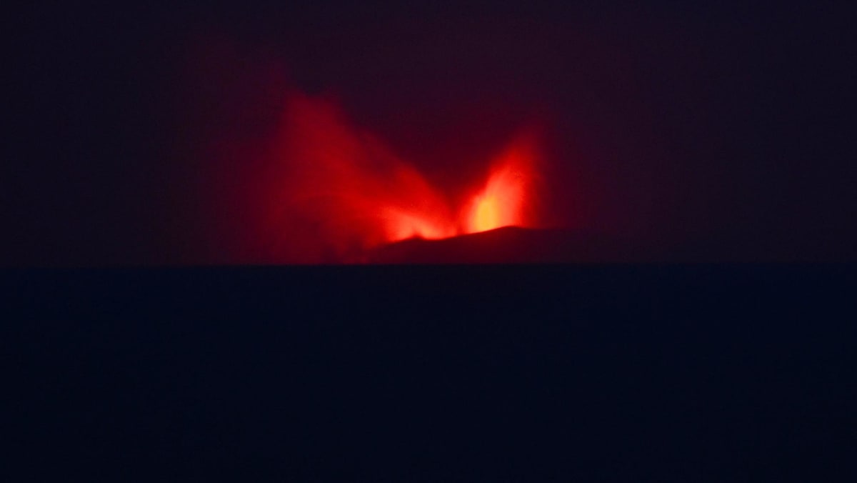 channelnewsasia.com - Jakarta airport suspends flights due to Mount Anak Krakatau ash; SIA among affected airlines