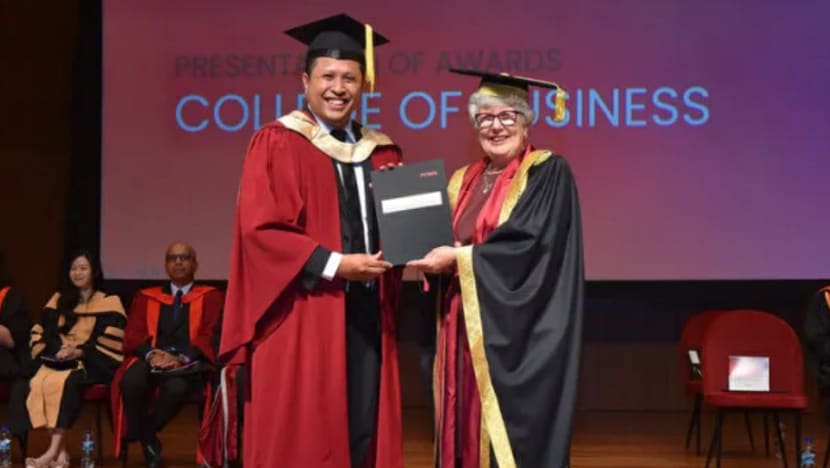  Peguam berpengalaman Mohamed Fazal Abdul Hamid raih 2 ijazah sarjana