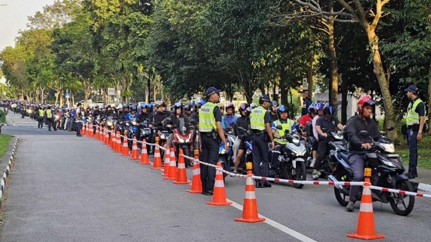 交警和陆路交通管理局展开检测。（图：新加坡警察部队）