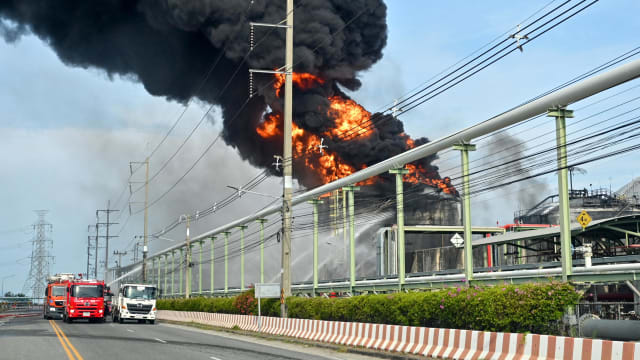 泰国一天然气储存设施发生大火 一人死亡