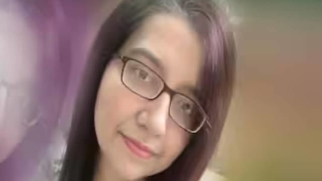 疑因工作压力大  印度女子办公时椅上倒下猝死