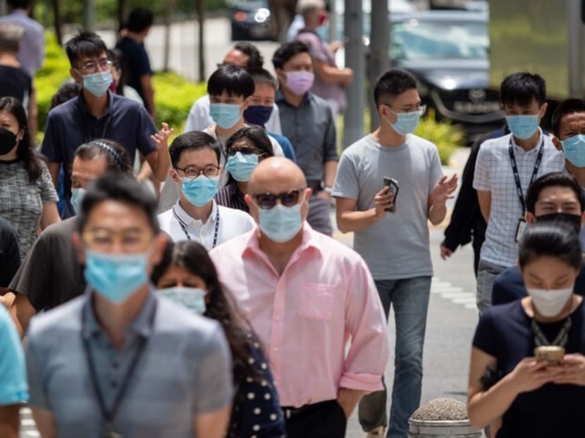 From April 26, 2022, people will not need to keep to a group of 10 persons for mask-off activities. From April 26, 2022, people will not need to keep to a group of 10 persons for mask-off activities.