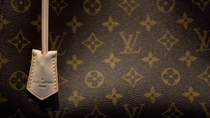 Local firm to pay S$35,000 for selling imitation LV wallets