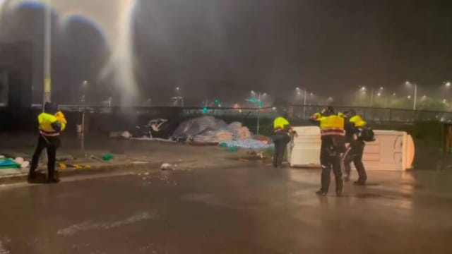 台风丹娜丝登陆引发台湾土崩淹水 近30人受伤