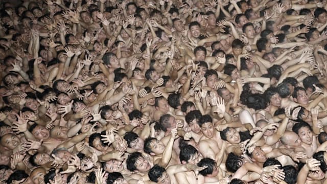 日本冈山千人“裸祭”发生踩踏 六人送医三人昏迷