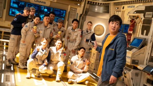 新片上映：独行月球