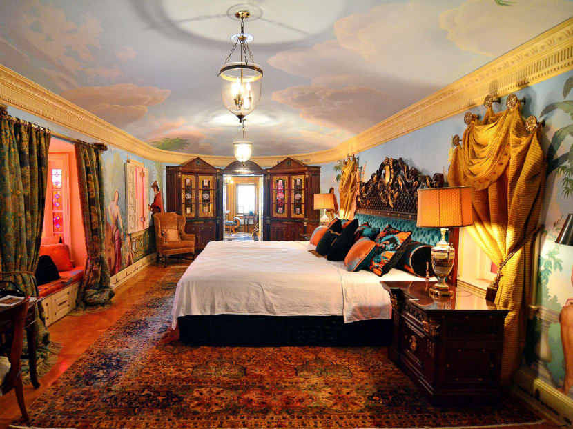 Versace’s former mansion up for auction