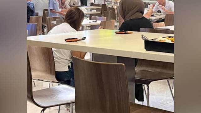 先占位子再买食物属自私？ “霸位文化”在马国掀两极化讨论