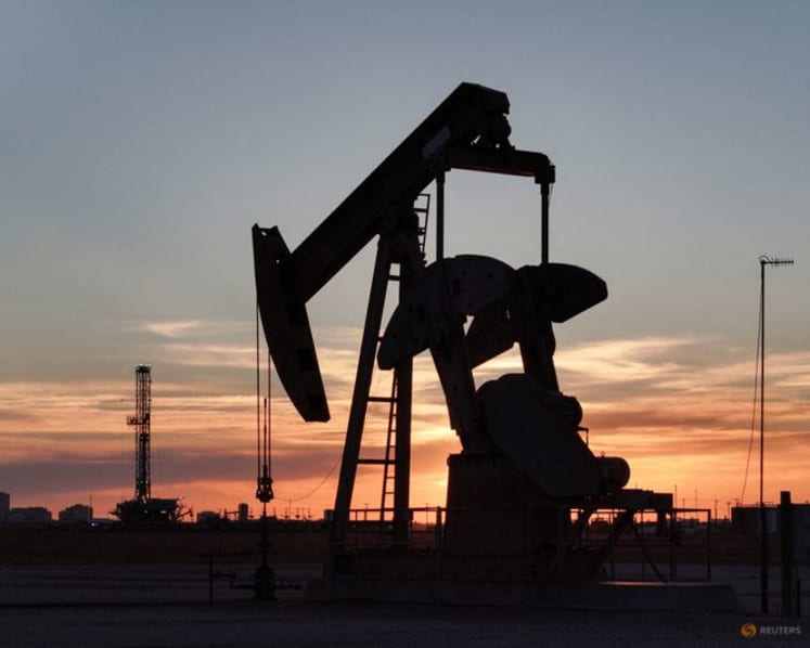 Crude futures turn positive on continued Hormuz closure