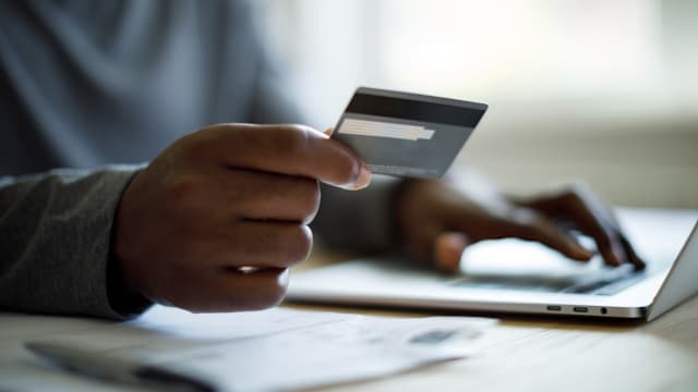 “预售”限量版宝可梦卡诈财 青年涉逾百起骗案周三面控